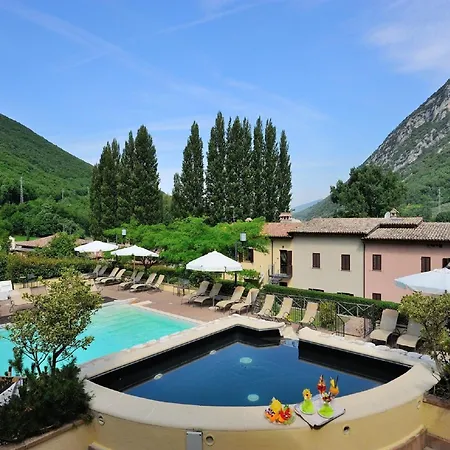 Stunning In With Sauna Foligno